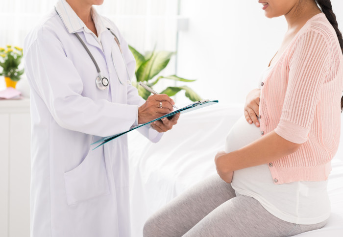 Cropped,Image,Of,Pregnant,Woman,Visiting,Doctor